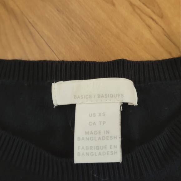 H&M navy blue sweater w scarf to match - Picture 2 of 6